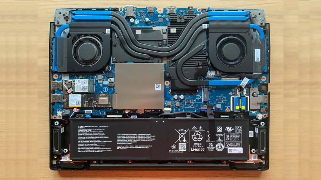 Review Acer Predator Helios 300 - Discutie despre designul laptopurilor moderne