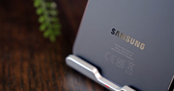 Samsung Galaxy S23 Ultra se încarcă wireless substanțial mai lent față de generația trecută