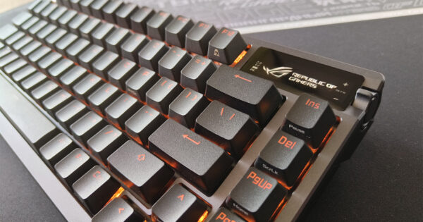 ROG Azoth oferă balansul perfect dintre tastaturile mecanice brand și cele custom (review)
