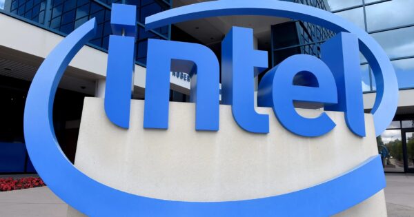 Intel a închis vineri la plus 9% – pot rezultatele bune să salveze piața?