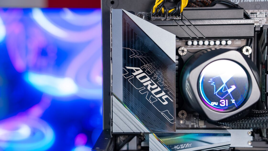 aorus vs rog